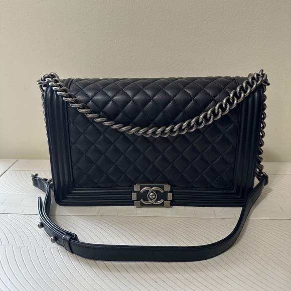 Chanel Medium Quilted Lambskin Black Boy Bag with Ruthenium Hardware - Picture 2 of 10